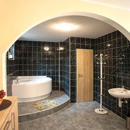 Guest house Relax U Komina 2*